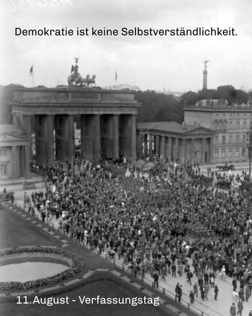 Verfassungsfeier am 11. August 1923 (Bundesarchiv, Bild 102-00136 / CC-BY-SA 3.0, CC BY-SA 3.0 DE, via Wikimedia Commons) Verfassungsfeier am 11. August 1923 (Bundesarchiv, Bild 102-00136 / CC-BY-SA 3.0, CC BY-SA 3.0 DE, via Wikimedia Commons)